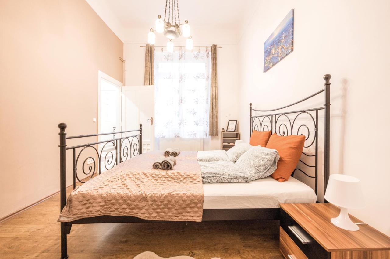 Downtown Tranquility Apartment Budapest Bagian luar foto