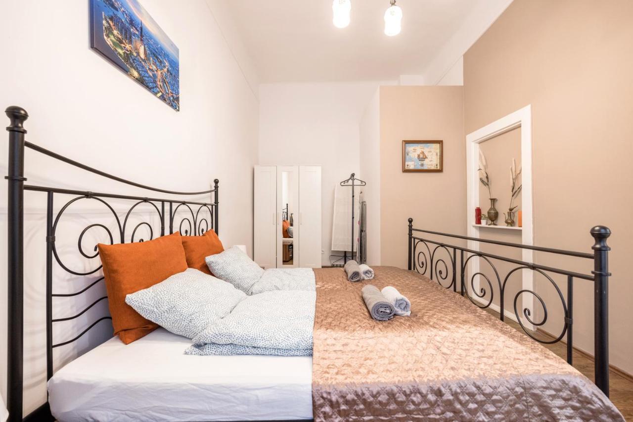 Downtown Tranquility Apartment Budapest Bagian luar foto